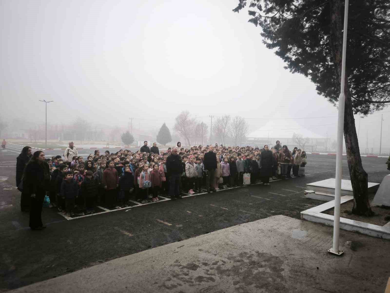 Tekirdağ&rsquo;da okullarda 6 Şubat depremleri i&ccedil;in saygı duruşu
