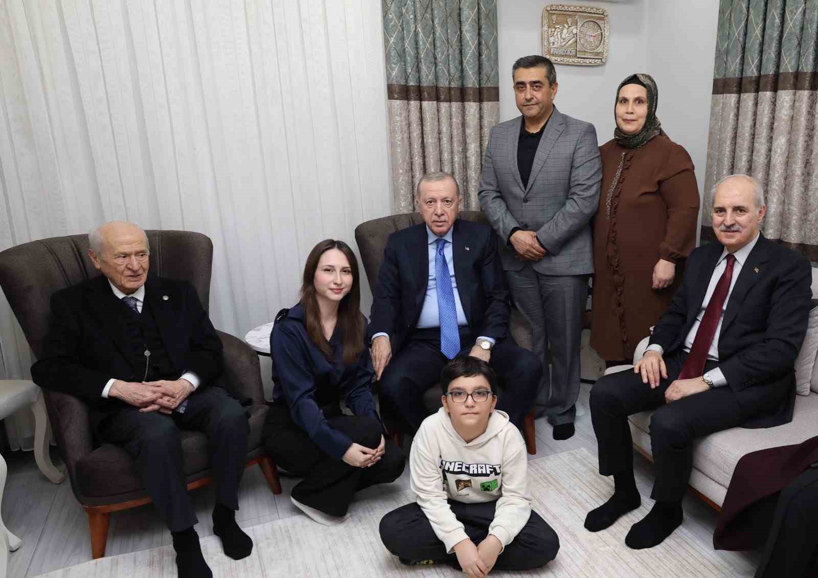 Cumhurbaşkanı Erdoğan ve Devlet Bah&ccedil;eli&rsquo;den depremzede aileye ziyaret
