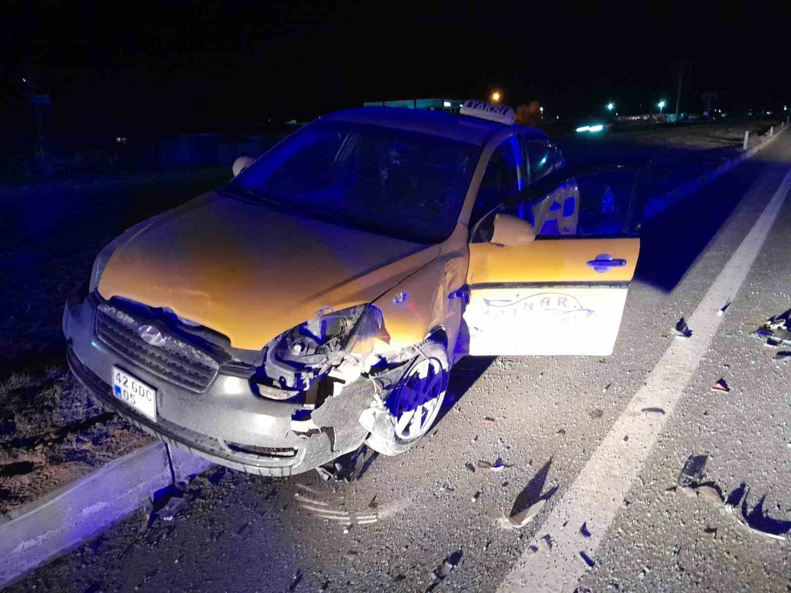 Tır ile ticari taksi &ccedil;arpıştı: 1 yaralı
