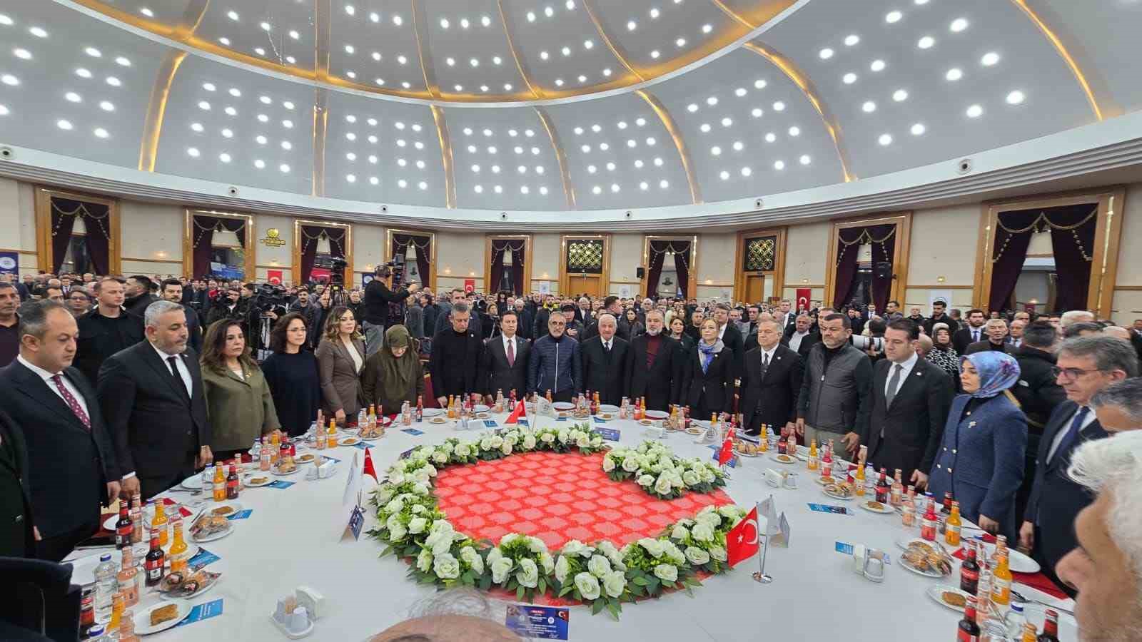 CHP Genel Başkanı &Ouml;zel: "Muhalefet &ccedil;ivi &ccedil;akma makamı değildir, &ccedil;iviyi kimin &ccedil;akacağına millet karar verir"
