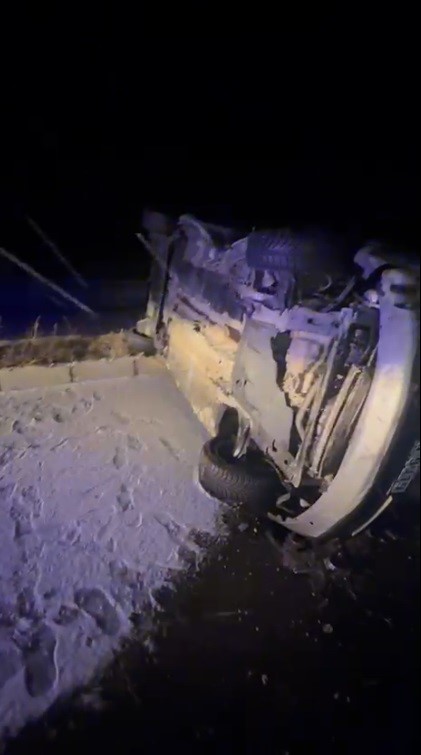 Sarıkamış&rsquo;ta trafik kazası: 2 yaralı
