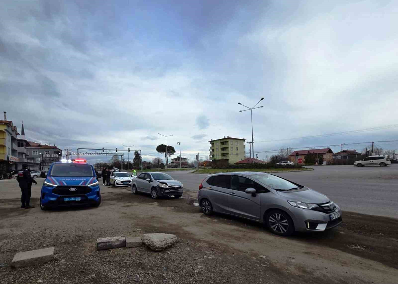 Samsun&rsquo;da trafik kazası: 2 ara&ccedil;ta maddi hasar oluştu
