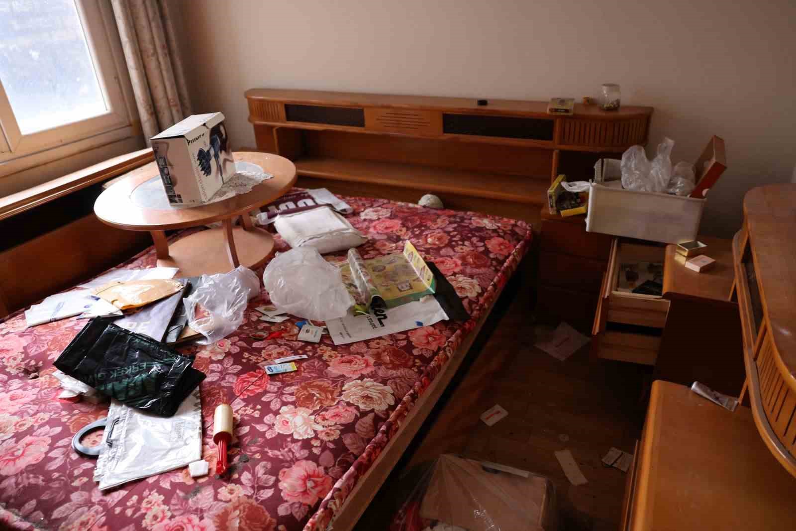 Mersin&rsquo;de halk sağlığını tehdit eden &ccedil;&ouml;p ev temizlendi
