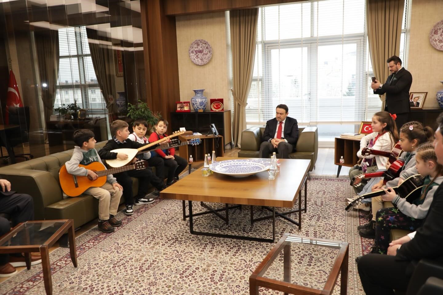 Vali Musa Işın, Halk Eğitim Merkezi M&uuml;zik Topluluğu &ouml;ğrencilerini kabul etti
