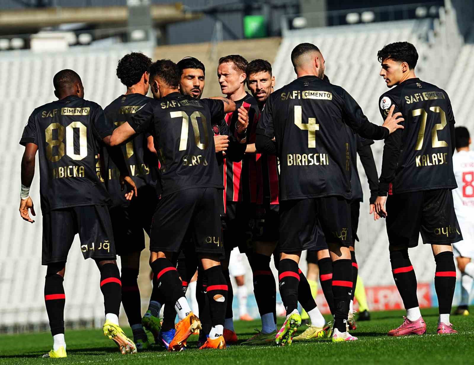 Trendyol S&uuml;per Lig: Fatih Karag&uuml;mr&uuml;k: 1 - Antalyaspor: 0 (Ma&ccedil; devam ediyor)
