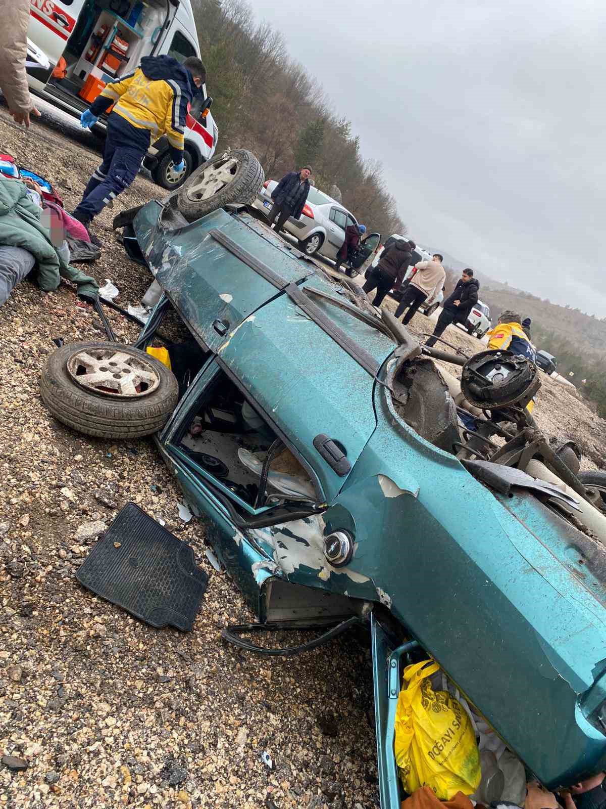 Bolu&rsquo;da otomobil takla attı, 4 kişi yaralandı
