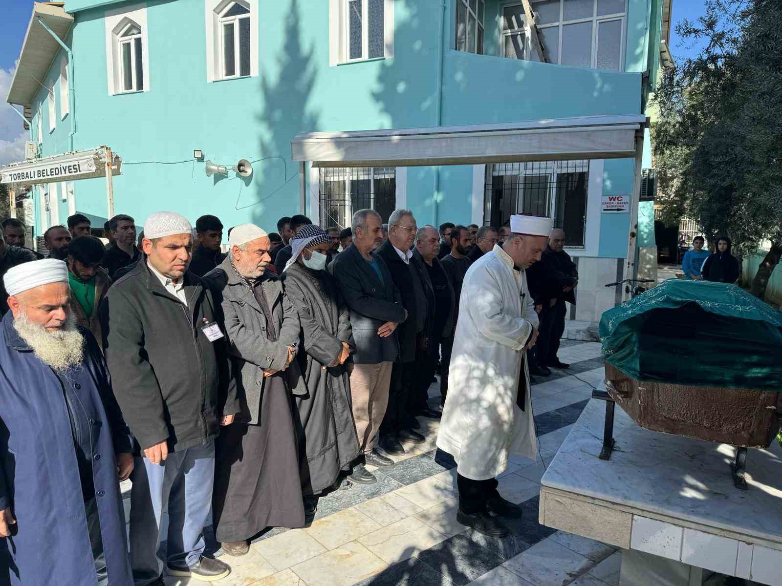 Derede boğulan k&uuml;&ccedil;&uuml;k Berivan son yolculuğuna uğurlandı
