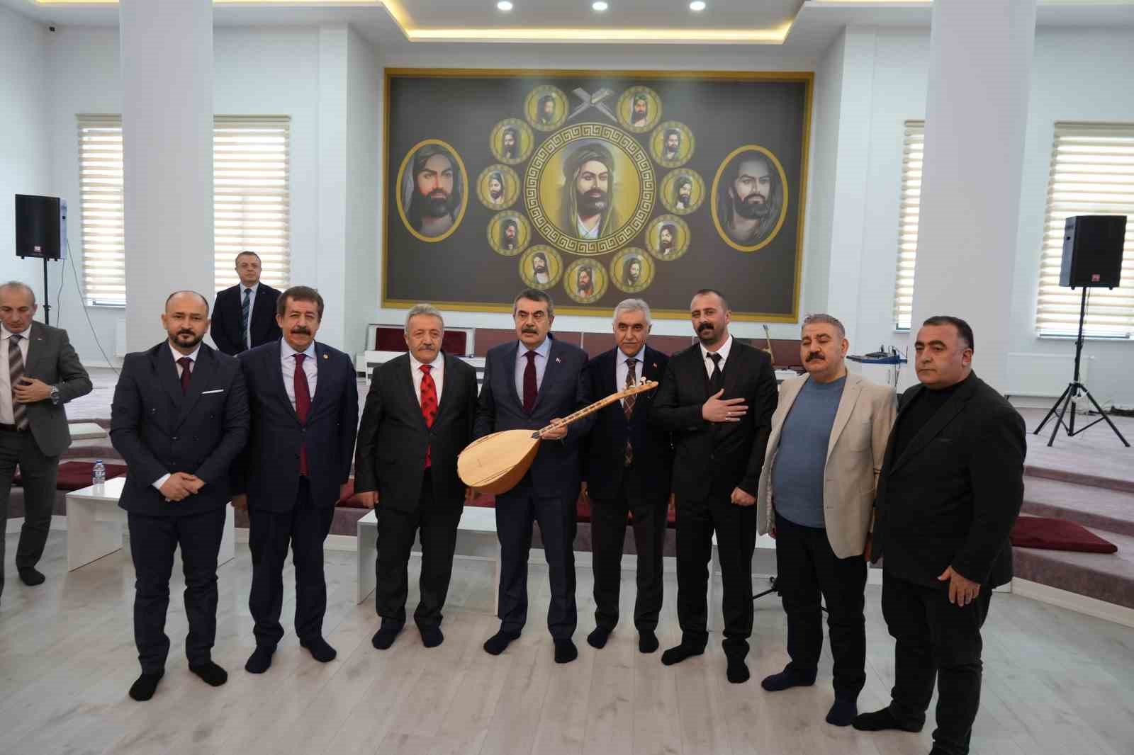 Milli Eğitim Bakanı Prof. Dr. Yusuf Tekin, Erzurum&rsquo;da cemevini ziyaret etti
