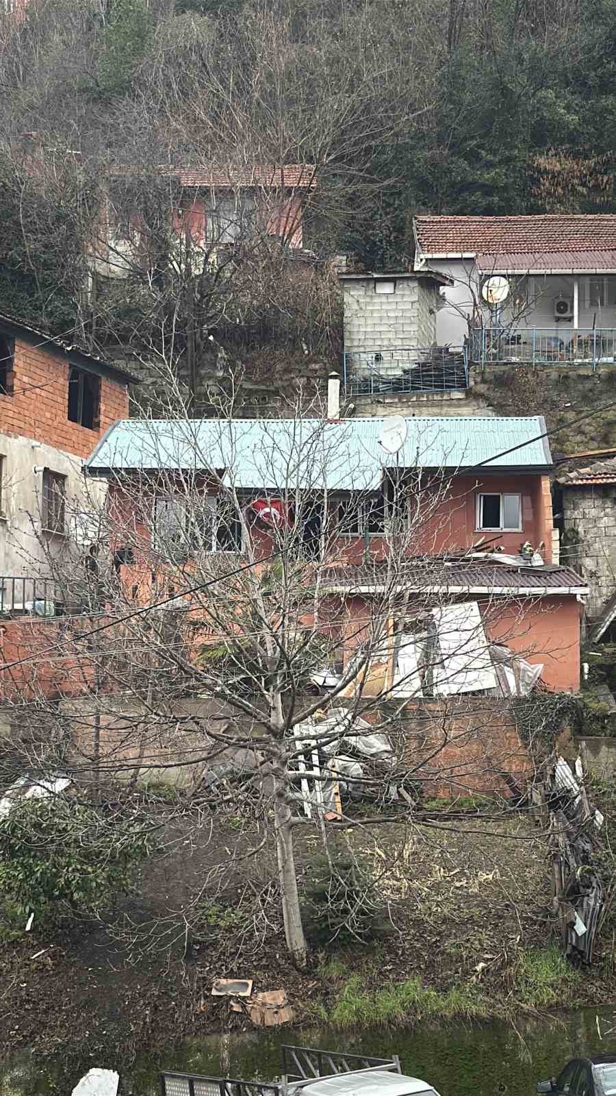 Yangın mağduru engelli vatandaş yardım bekliyor; "İğneden ipliğe her şeyim yandı"
