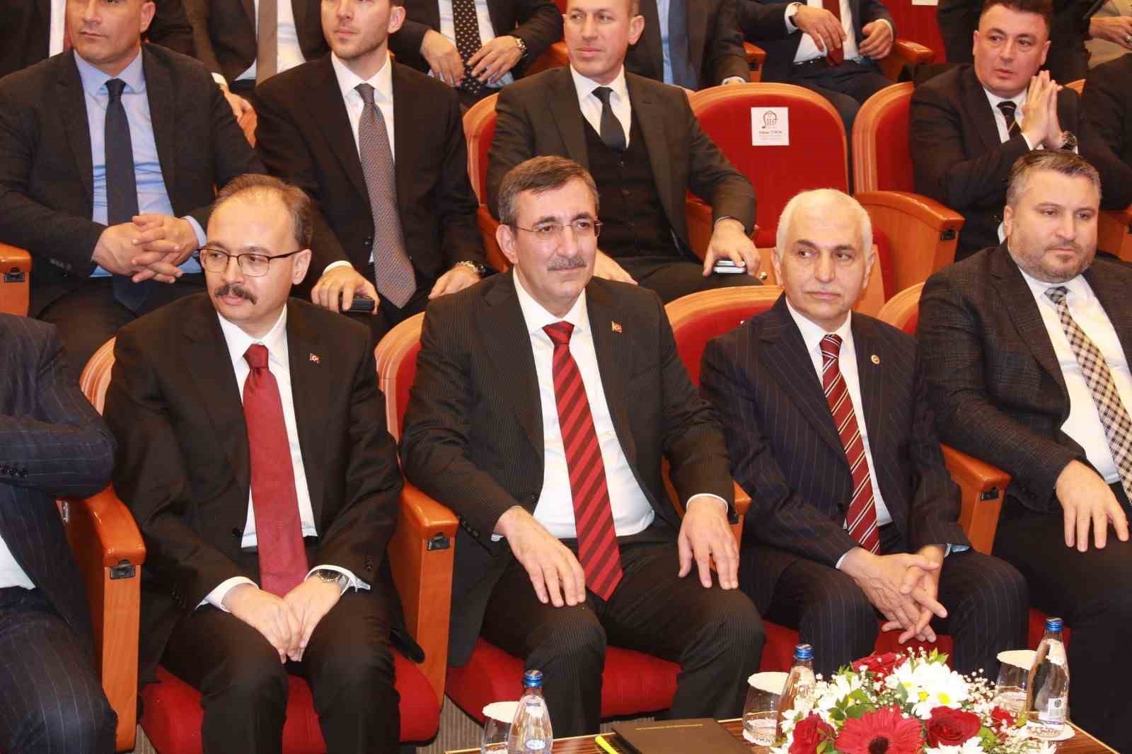 Cumhurbaşkanı Yardımcısı Yılmaz: "Demokrasi diyorsak hepimizin şiddeti, ter&ouml;r&uuml; bir kenara koymamız lazım"
