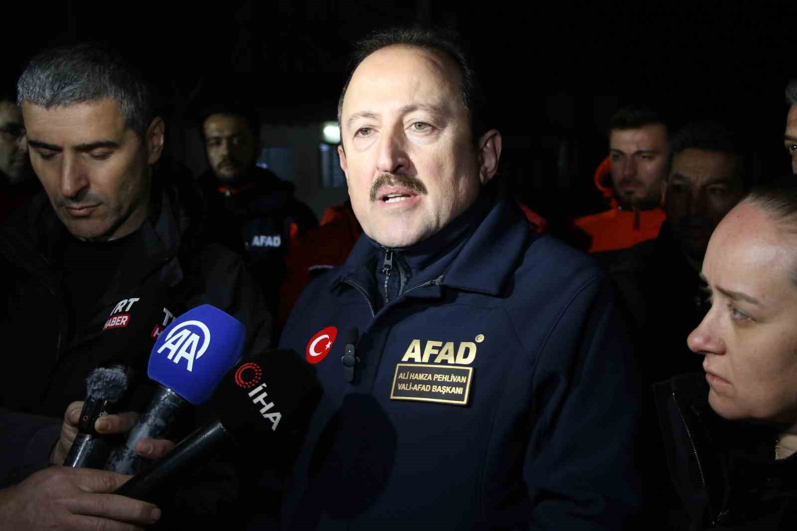 AFAD Başkanı Pehlivan: "(Uşak&rsquo;taki taşkınlar) Şu an itibarıyla yaklaşık 100 ara&ccedil;, 150 personel g&ouml;rev yapıyor"
