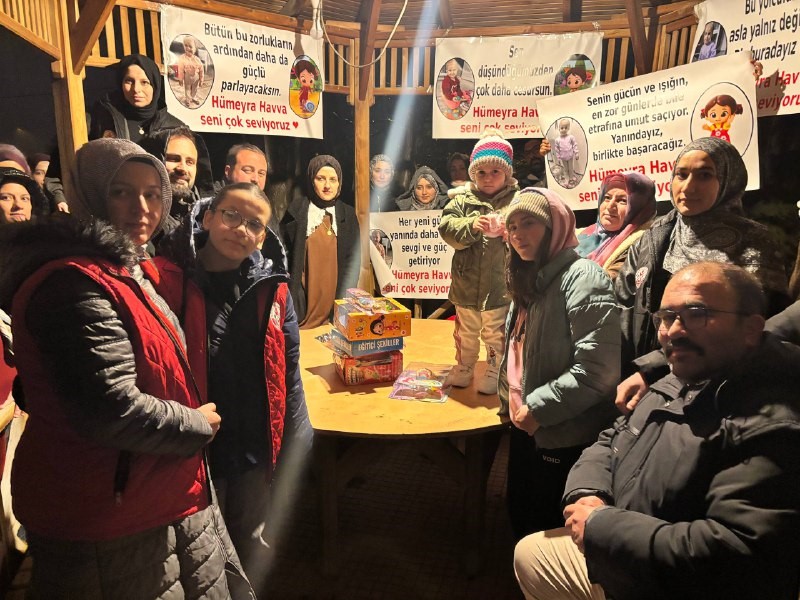 Minik H&uuml;meyra&rsquo;ya umut olmak i&ccedil;in evinin &ouml;n&uuml;nde s&uuml;rpriz yaptılar
