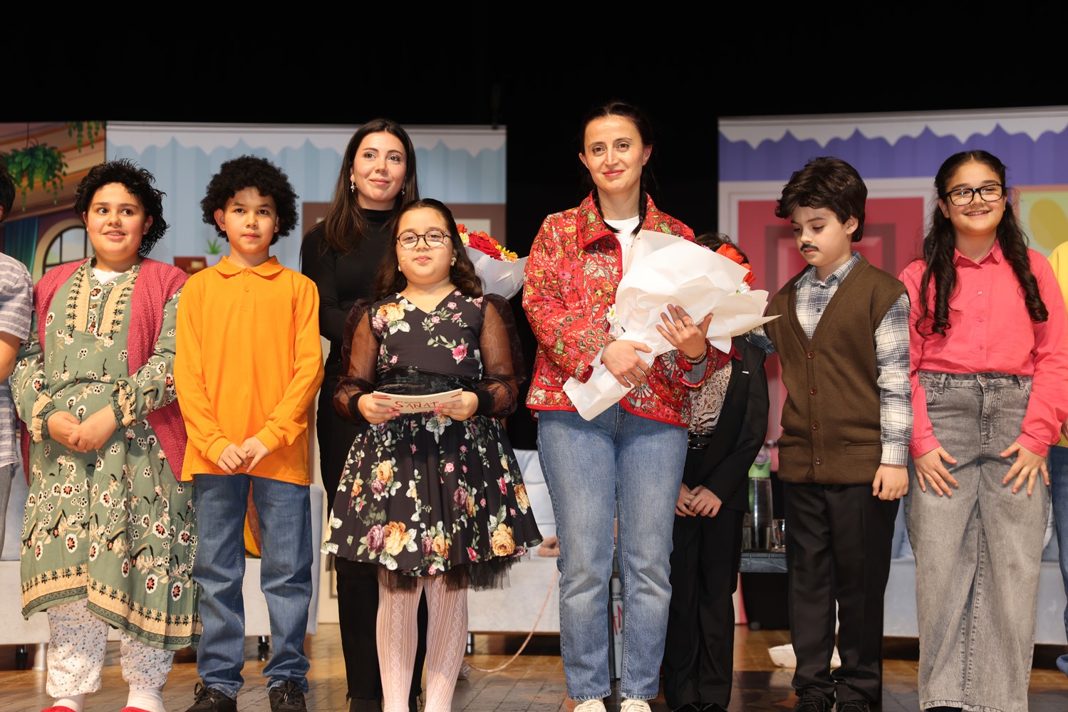 Sel&ccedil;uklu Belediyesi Sanat Akademisi &Ccedil;ocuk Tiyatro Topluluğundan eğlence dolu tiyatro g&ouml;sterisi
