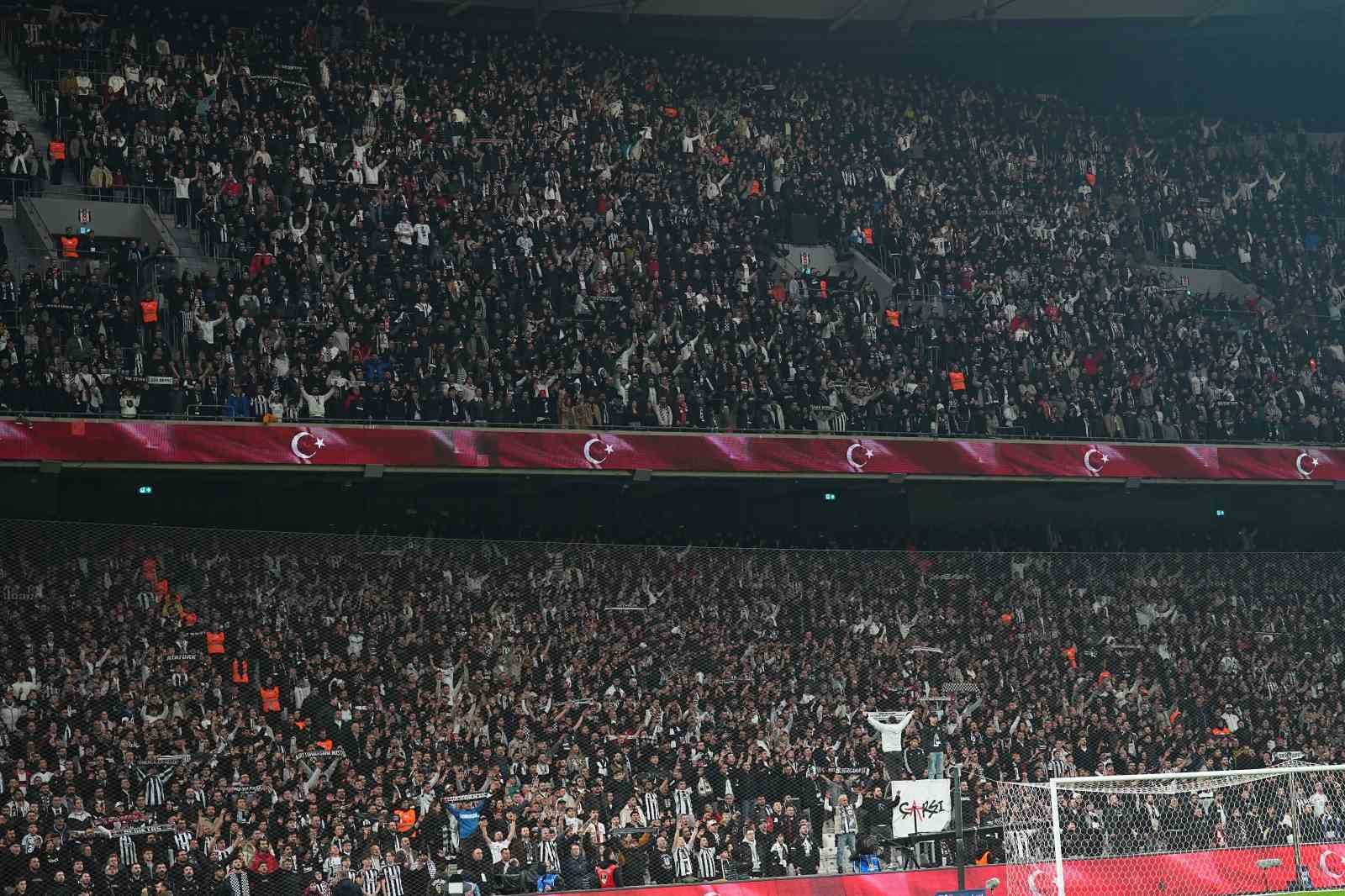 Trendyol S&uuml;per Lig: Beşiktaş: 0 - Corendon Alanyaspor: 1 (Ma&ccedil; devam ediyor)
