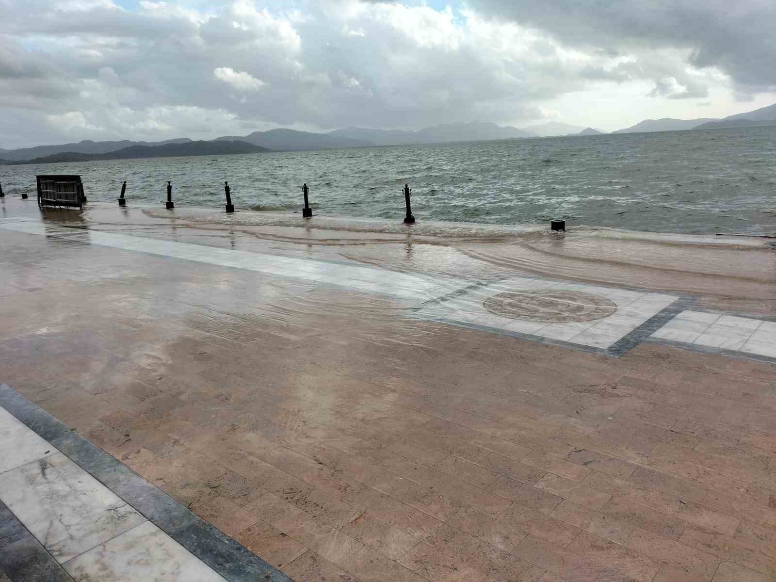 K&ouml;yceğiz G&ouml;l&uuml;&rsquo;nde taşkın devam ediyor
