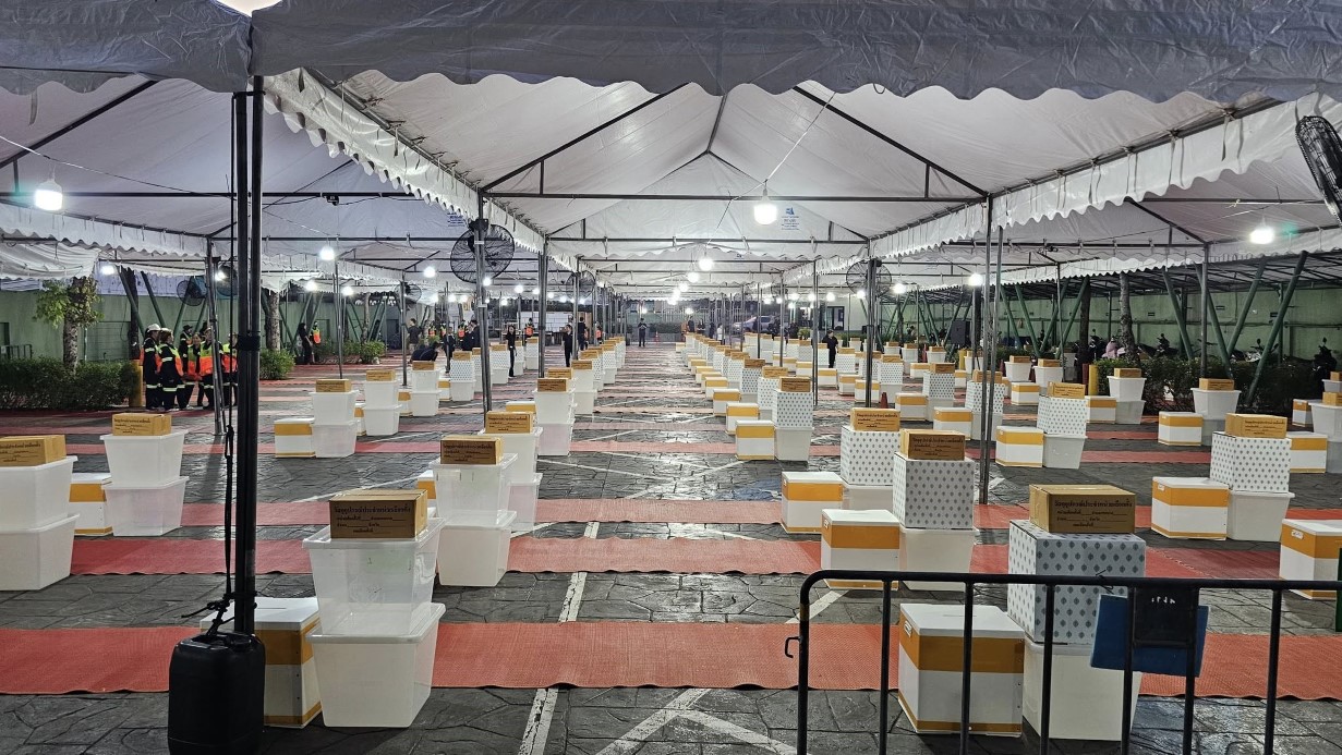 Tayland'da halk sandık başında