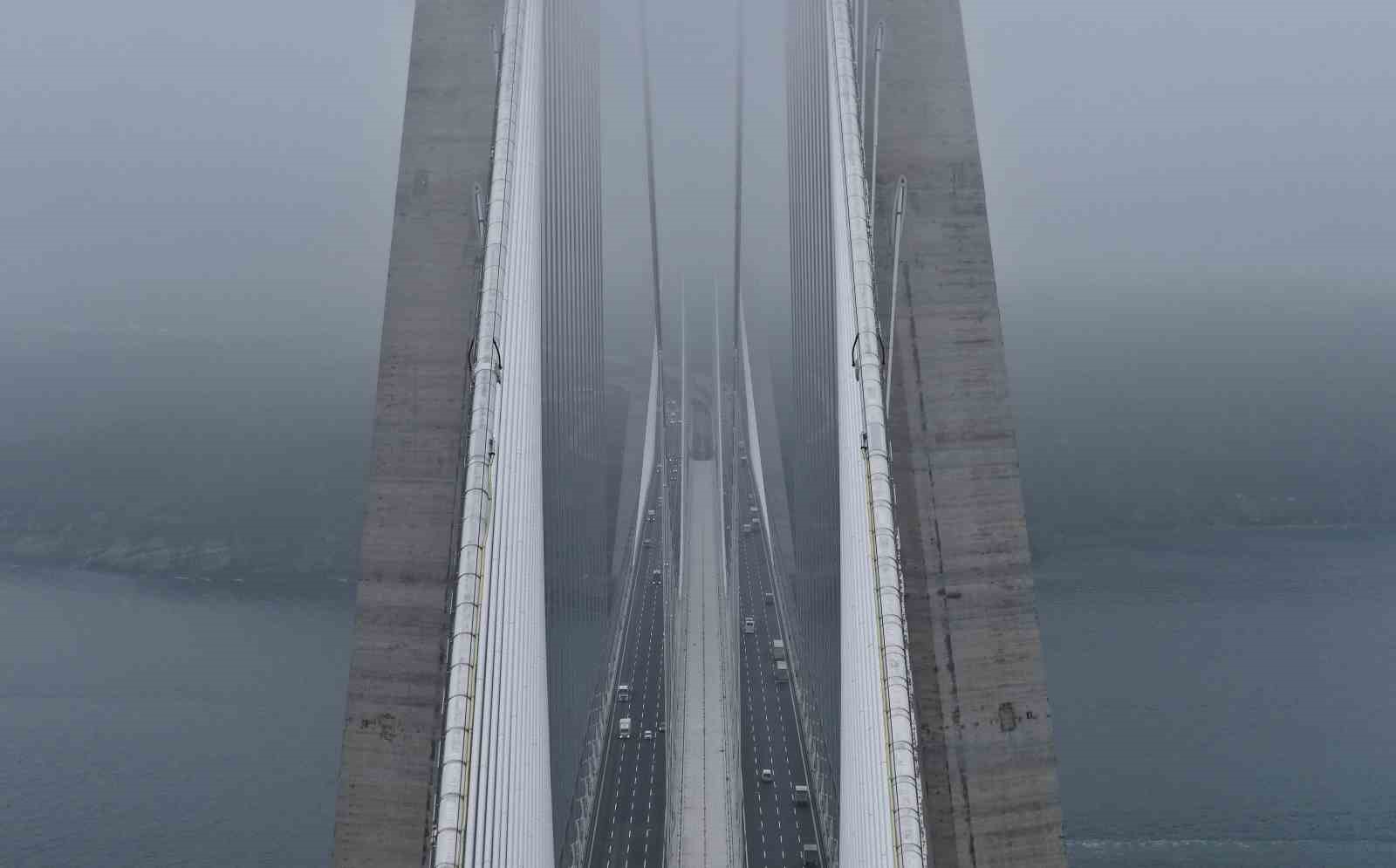 Yavuz Sultan Selim K&ouml;pr&uuml;s&uuml;&rsquo;nde etkili olan sis havadan g&ouml;r&uuml;nt&uuml;lendi
