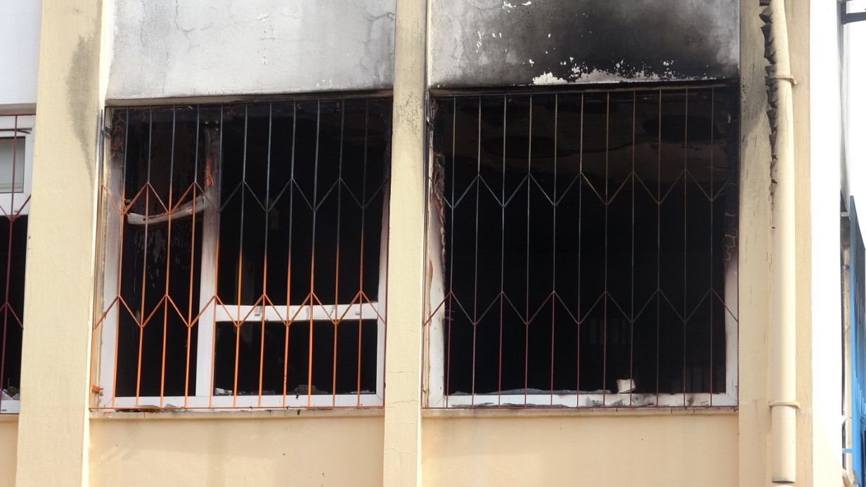 Antalya&rsquo;da ilkokulda yangın &ccedil;ıktı, &ouml;ğrenciler tahliye edildi