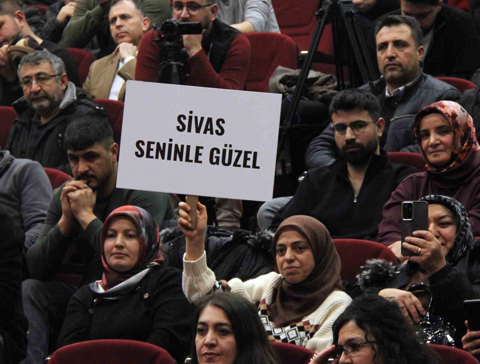 HAK-İŞ Genel Başkanı Arslan: "Bizim k&uuml;lt&uuml;r&uuml;m&uuml;zde insanların en hayırlısı, insanlara hizmet edendir"
