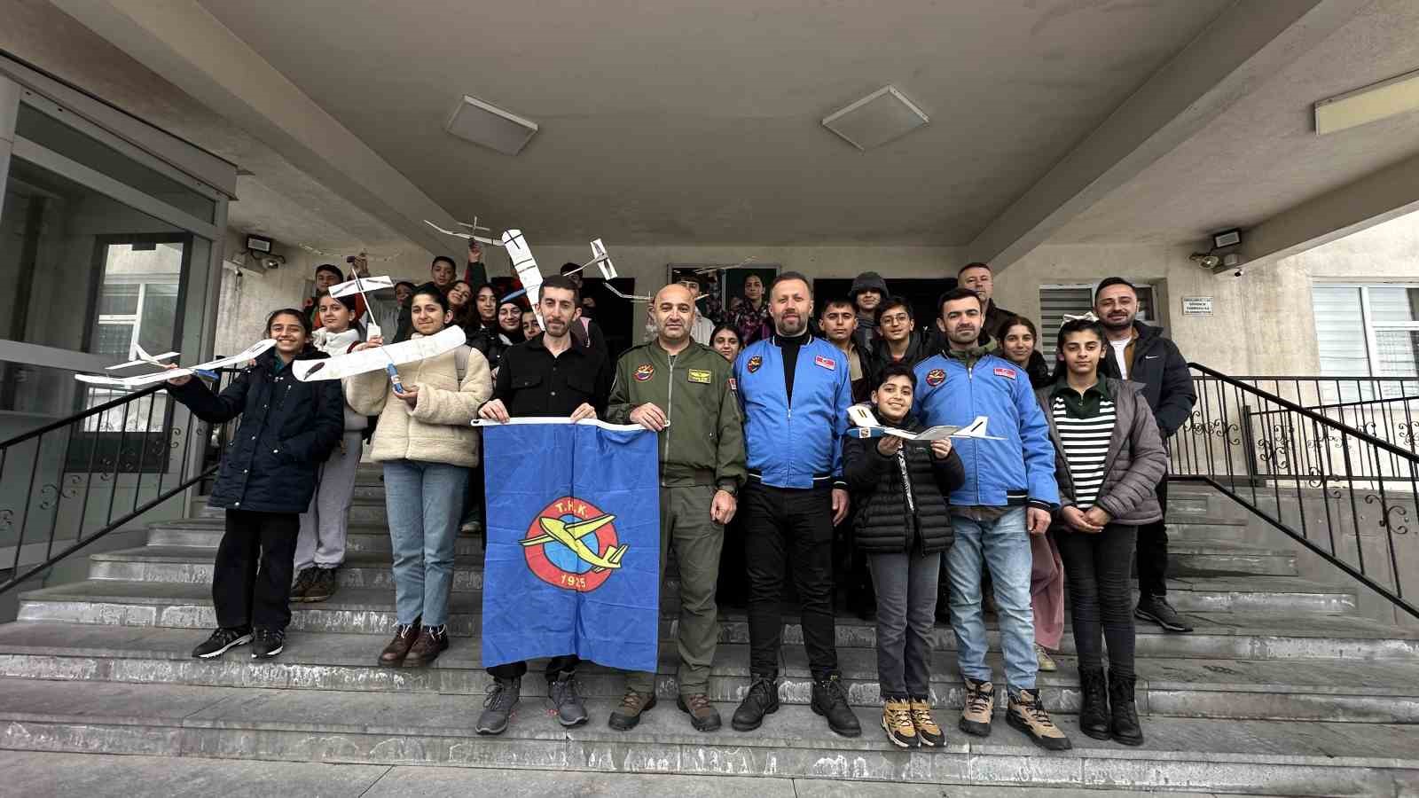 G&ouml;ky&uuml;z&uuml; meraklıları model u&ccedil;akla buluştu
