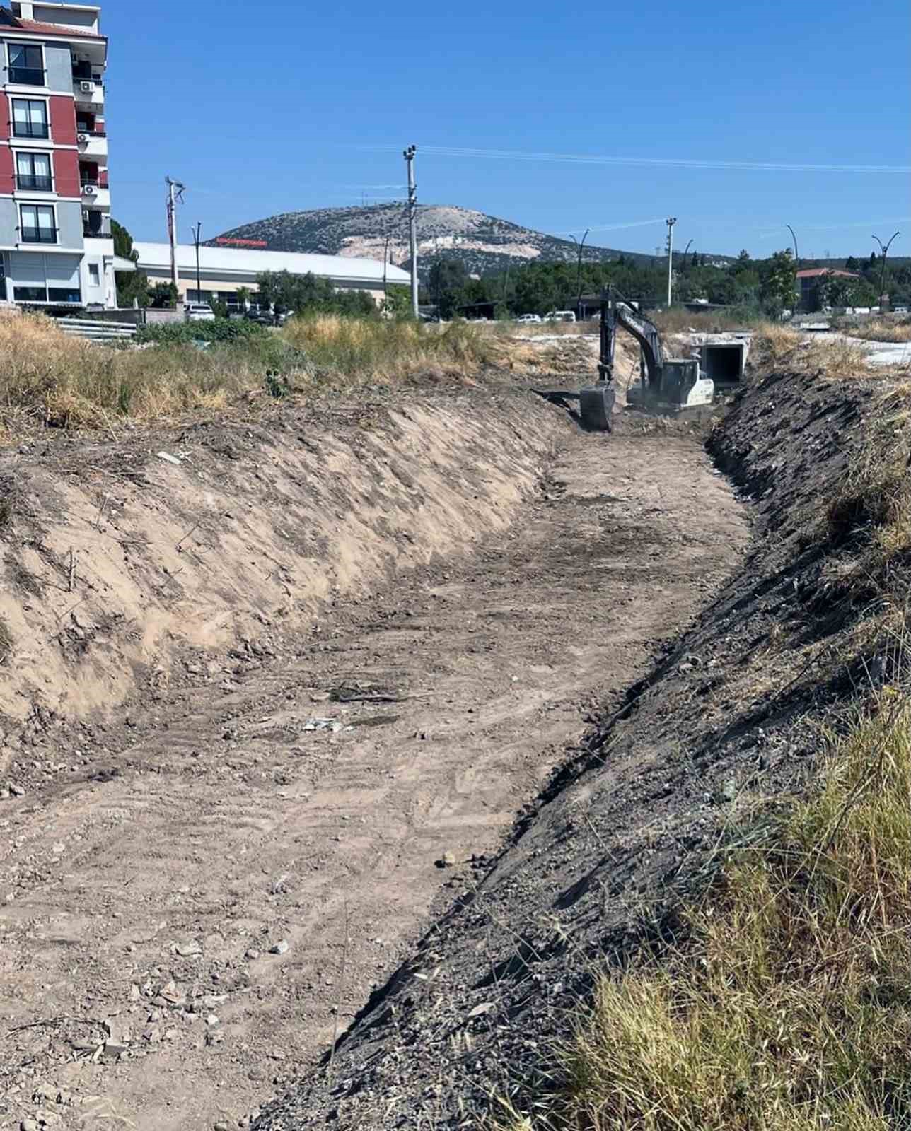 MUSKİ 2025 yılında Menteşe&rsquo;de 16 bin metre dere temizliği yaptı
