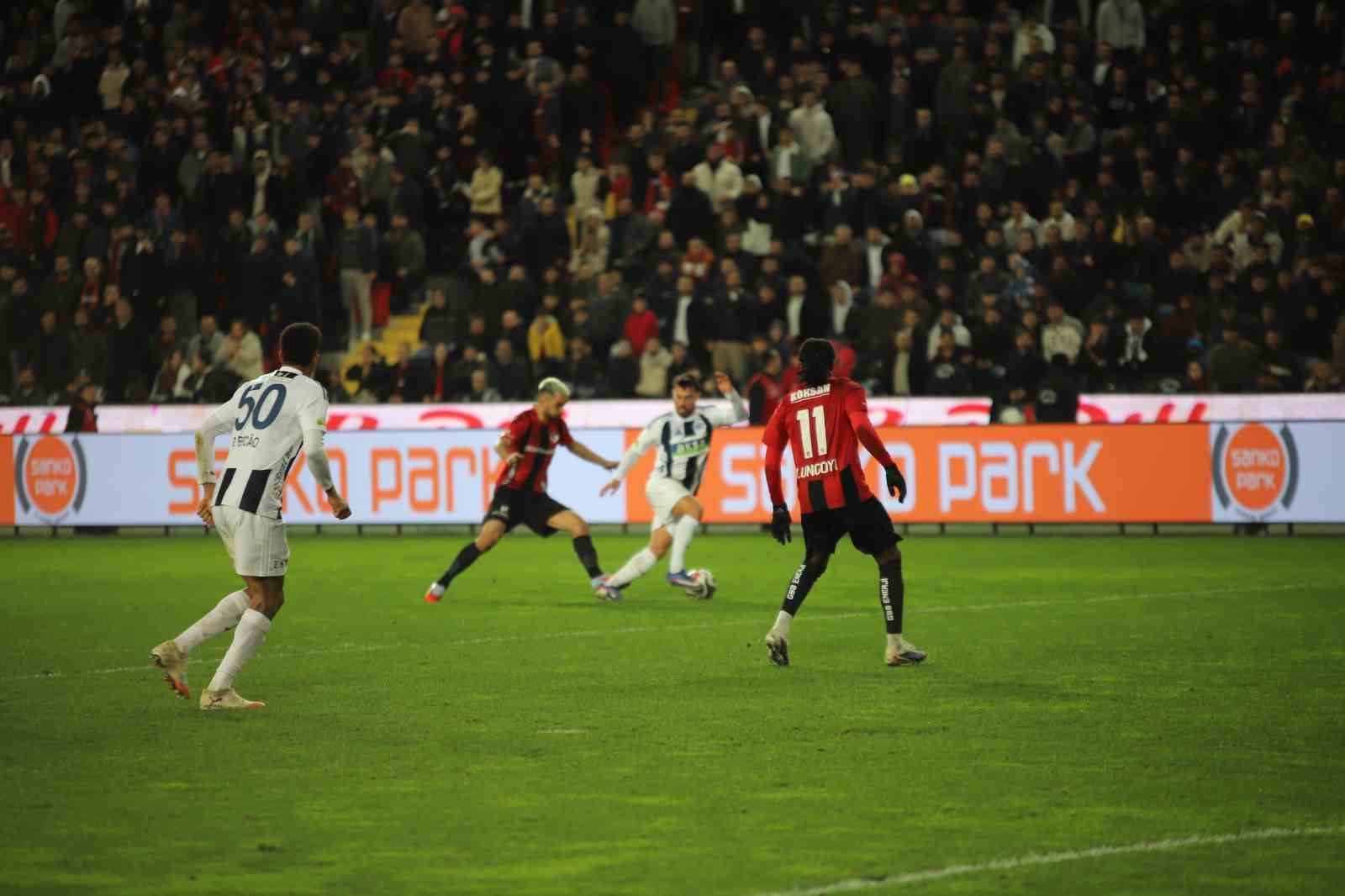 Trendyol S&uuml;per Lig: Gaziantep FK: 2 - Kasımpaşa: 1 (Ma&ccedil; sonucu)
