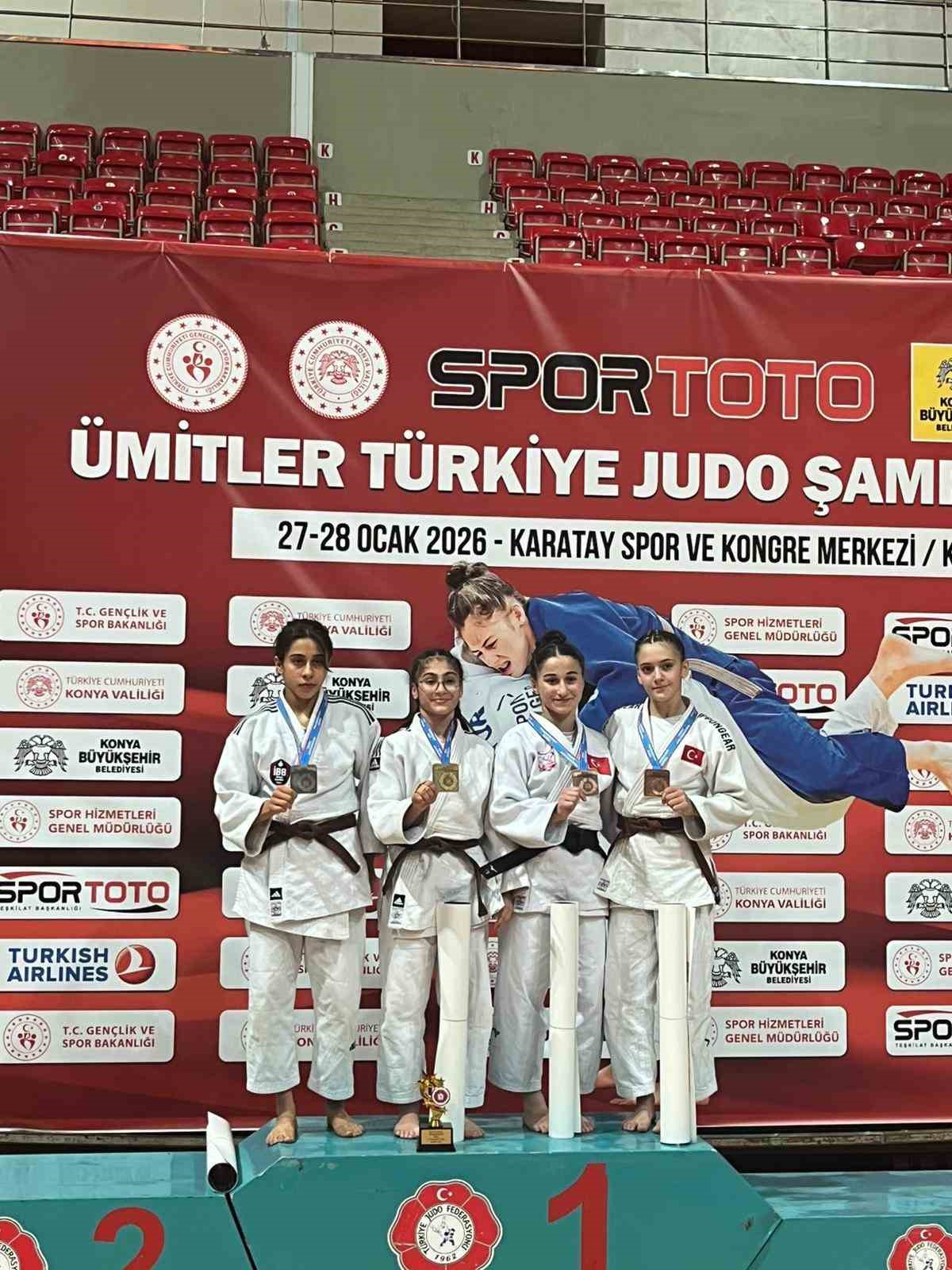 T&uuml;rkiye şampiyonasında b&uuml;y&uuml;k başarı
