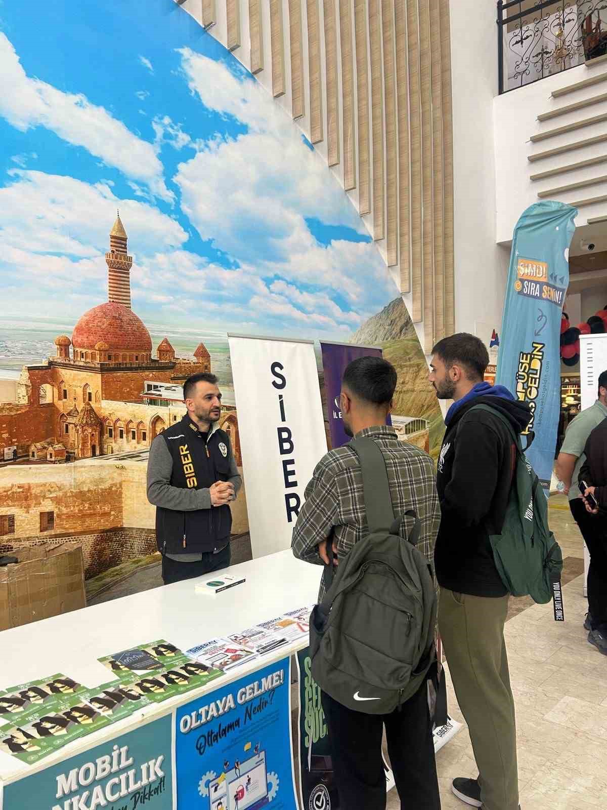 Ağrı&rsquo;da siber su&ccedil;larla m&uuml;cadeleye y&ouml;nelik eğitim verildi
