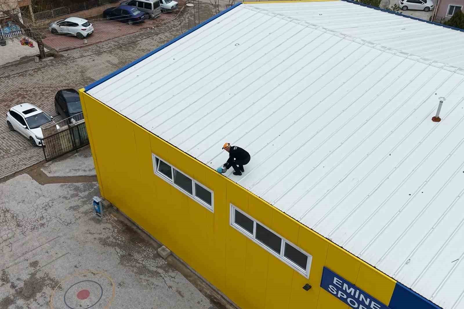 İtfaiyeden &ccedil;ocukları sevindiren m&uuml;dahale
