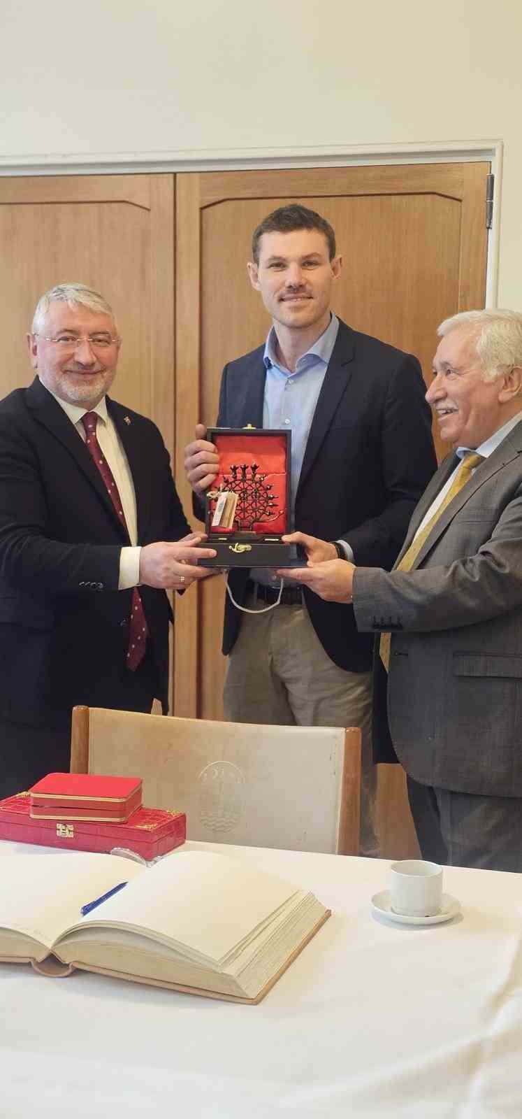 &Ccedil;orum Belediye Başkanı Aşgın, &ccedil;evreci enerji sistemlerini Danimarka&rsquo;da inceledi
