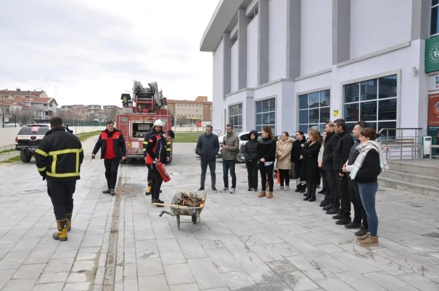 Pınarhisar&rsquo;da yangın ve deprem tatbikatı ger&ccedil;ekleştirildi
