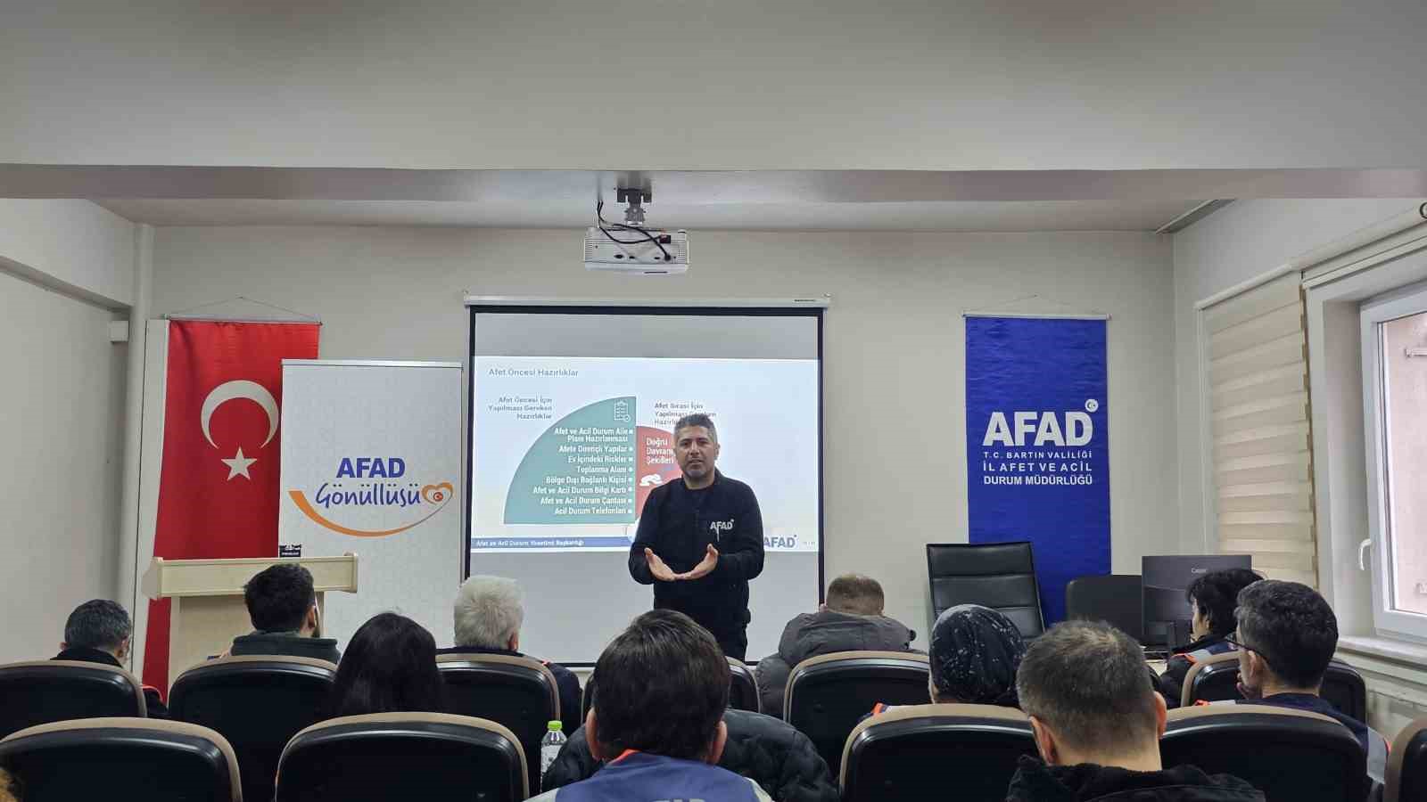 Bartın&rsquo;da AFAD g&ouml;n&uuml;ll&uuml;lerine farkındalık eğitimi
