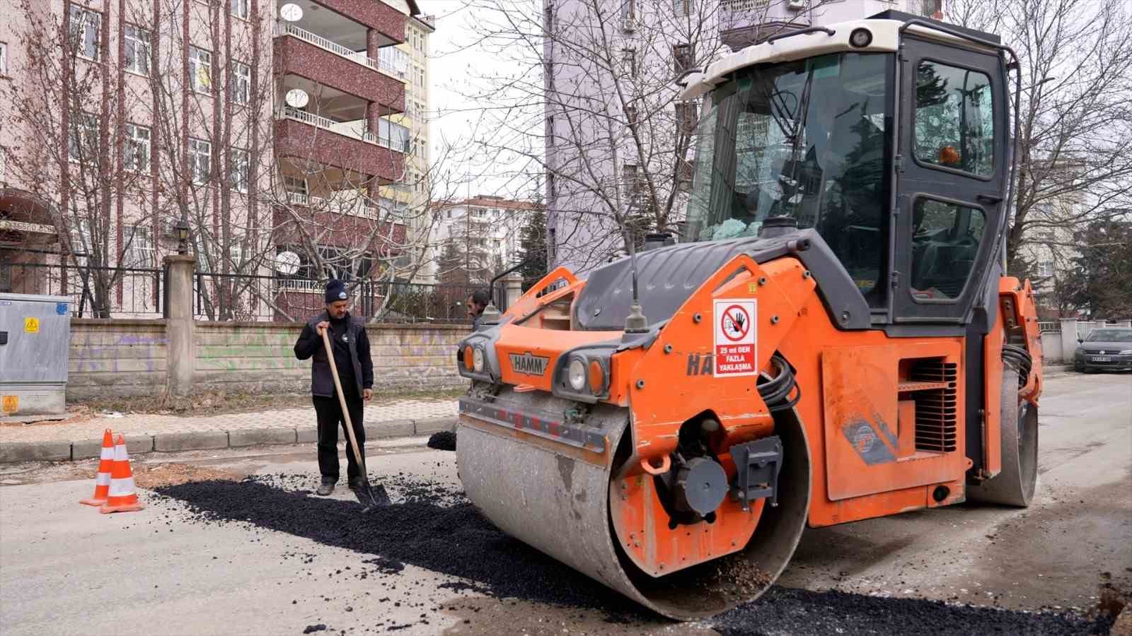 Elazığ&rsquo;da asfalt yama uygulaması s&uuml;r&uuml;yor
