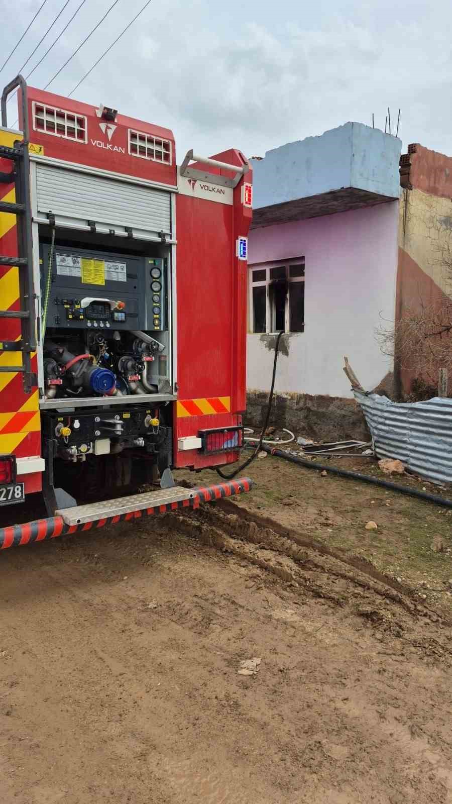 Mardin&rsquo;de m&uuml;stakil evde &ccedil;ıkan yangın s&ouml;nd&uuml;r&uuml;ld&uuml;
