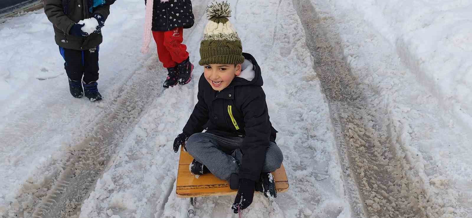 Erciş&rsquo;te kar yağışı
