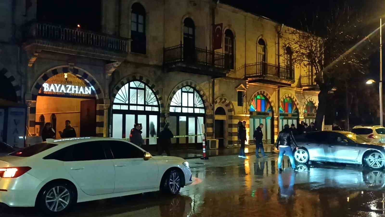 Gaziantep&rsquo;te hesap tartışması sonrası l&uuml;ks restorana silahlı saldırı
