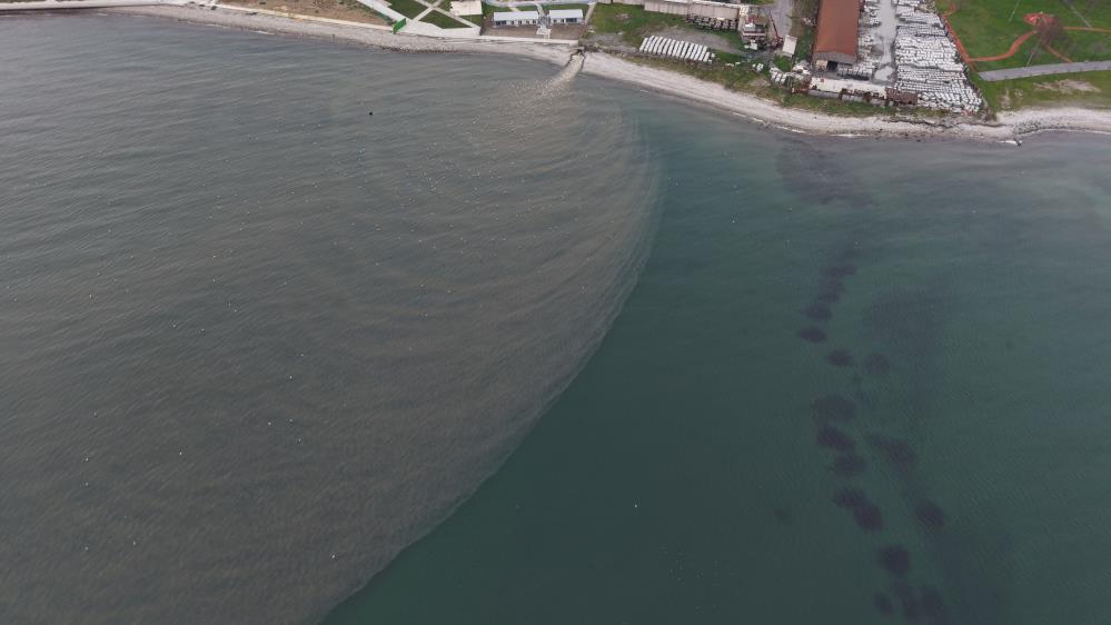 İstanbul&rsquo;un atık suları Marmara Denizi&rsquo;nin rengini değiştiriyor