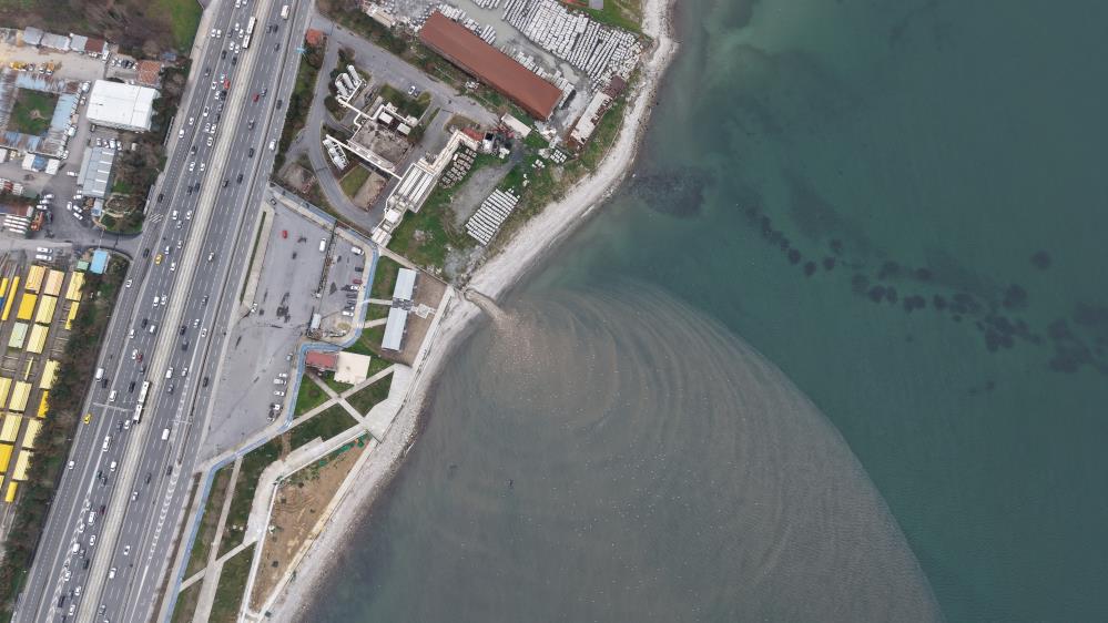 İstanbul&rsquo;un atık suları Marmara Denizi&rsquo;nin rengini değiştiriyor