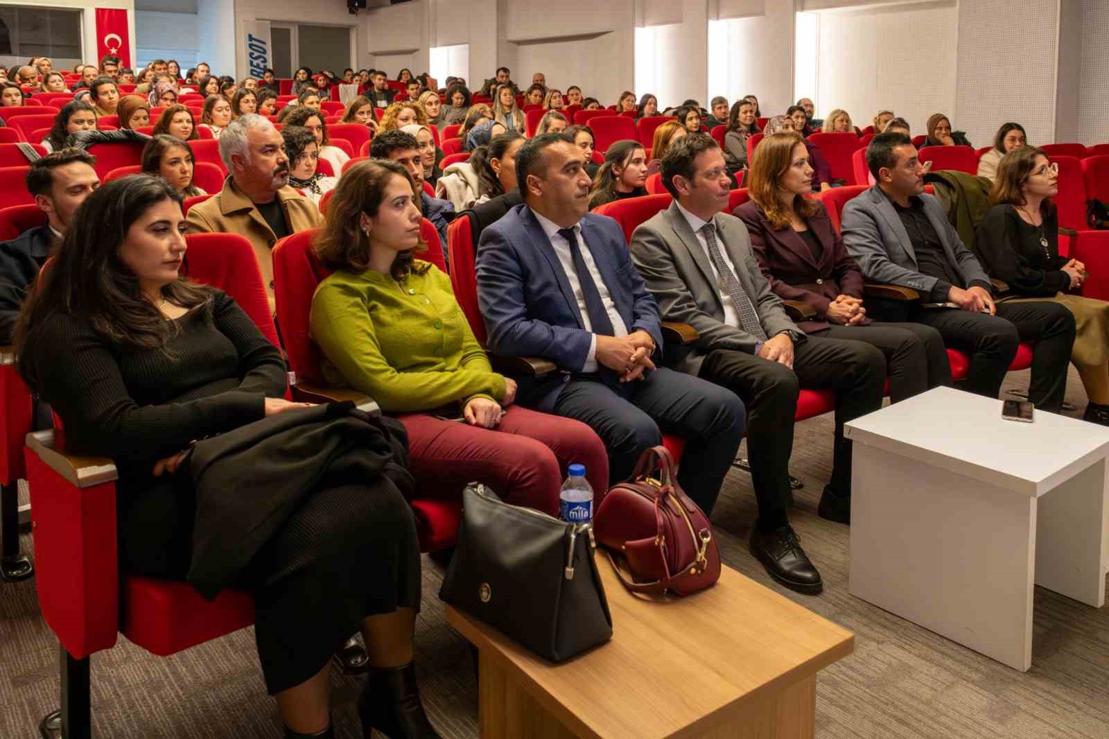 Manisa&rsquo;da &ouml;ğretmenlere "Maarif Modeli" tanıtıldı
