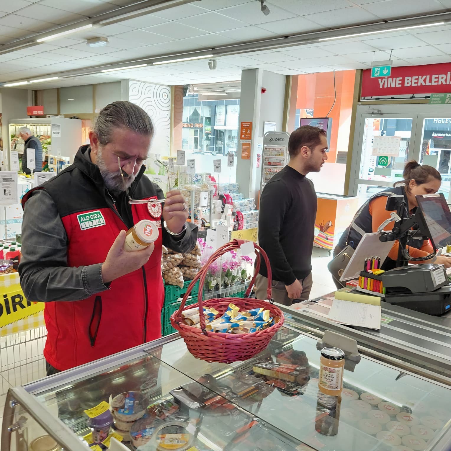 Niğde&rsquo;de Ramazan &ouml;ncesi marketlere sıkı denetim
