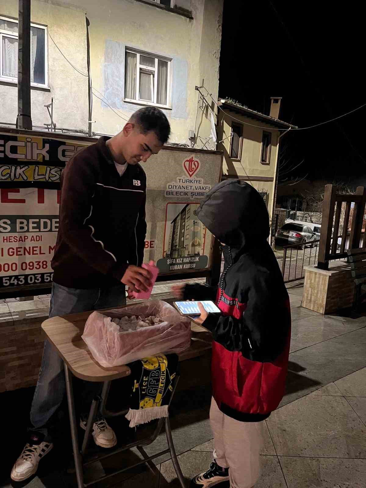 Gen&ccedil; Fenerbah&ccedil;eliler depremzedeleri unutmadılar
