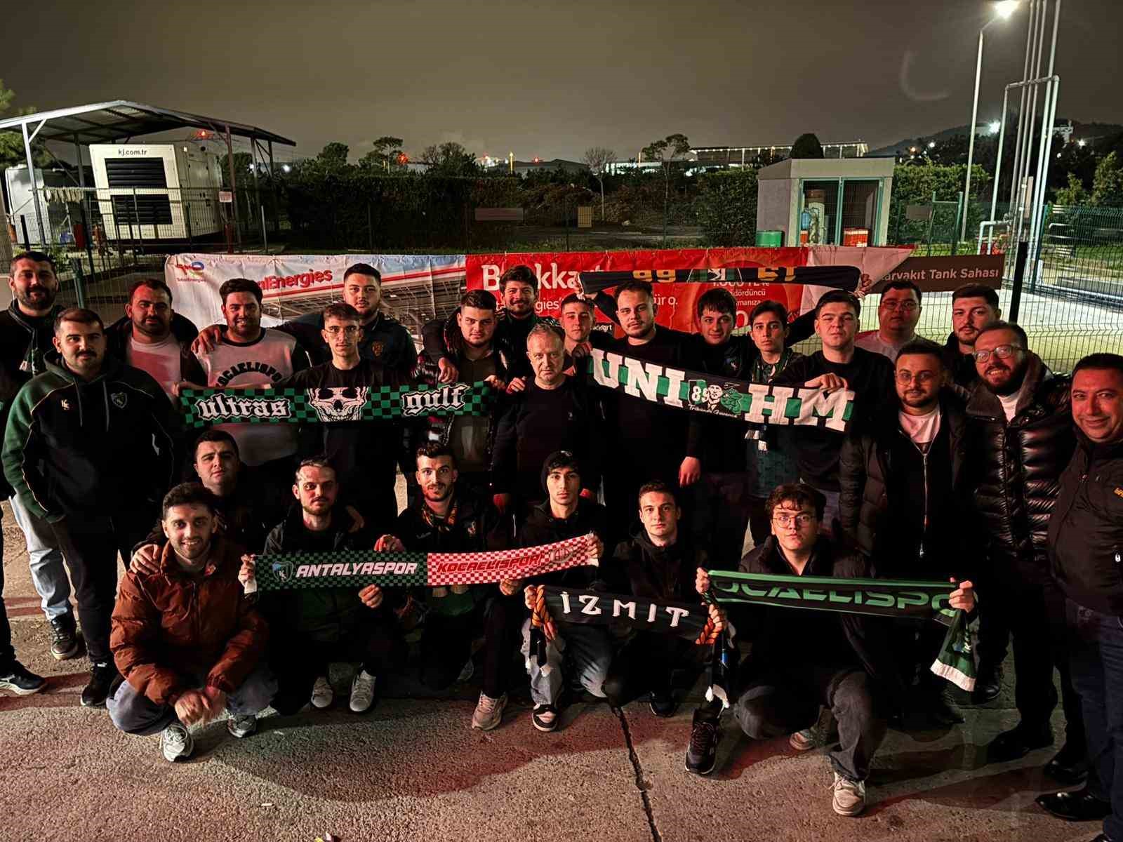 Kocaelisporlu taraftarlardan, Sel&ccedil;uk İnan&rsquo;a 41. yaş s&uuml;rprizi
