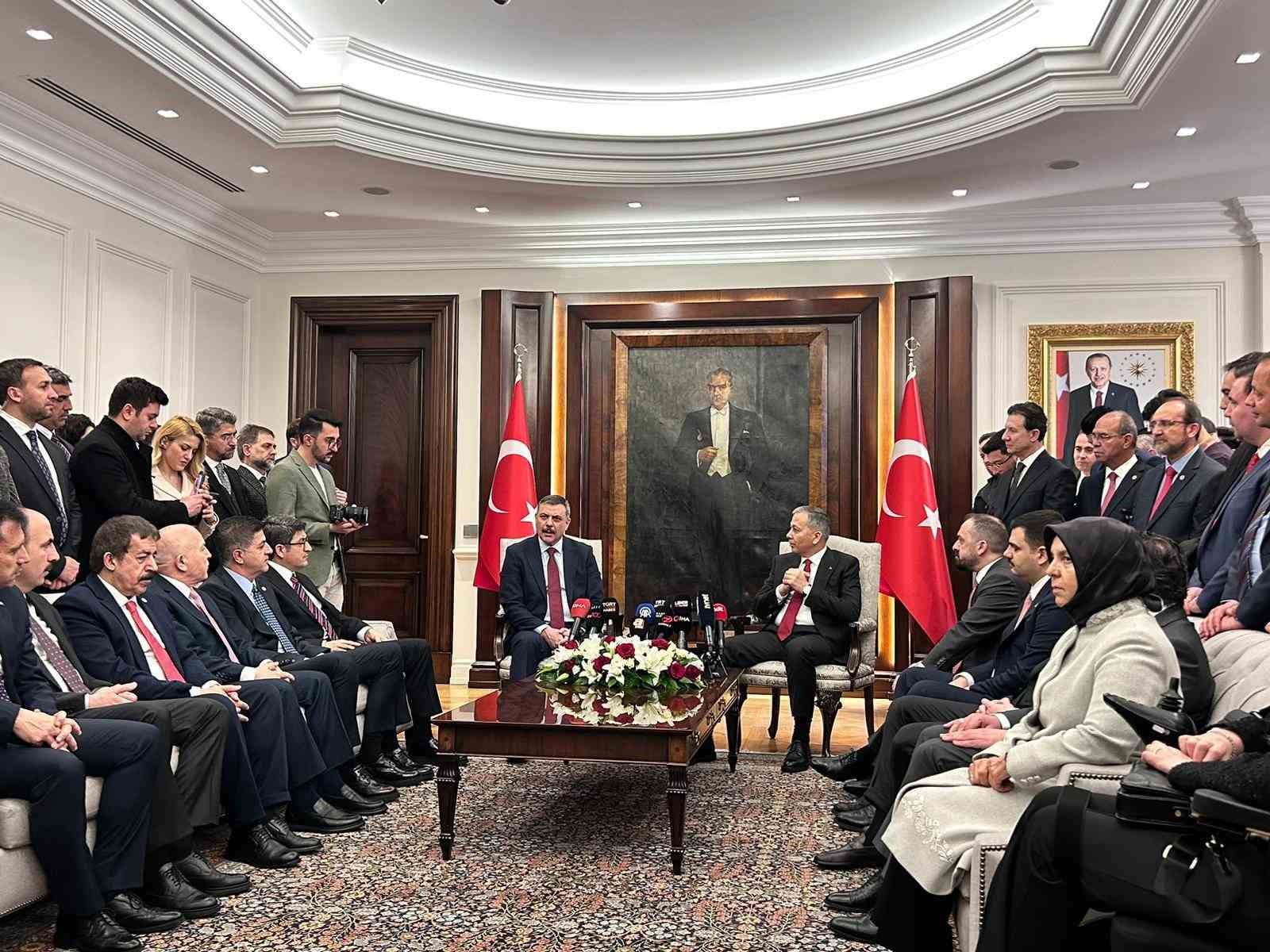 İ&ccedil;işleri Bakanlığında devir teslim t&ouml;reni: Yeni Bakan &Ccedil;ift&ccedil;i, g&ouml;revi Yerlikaya&rsquo;dan devraldı
