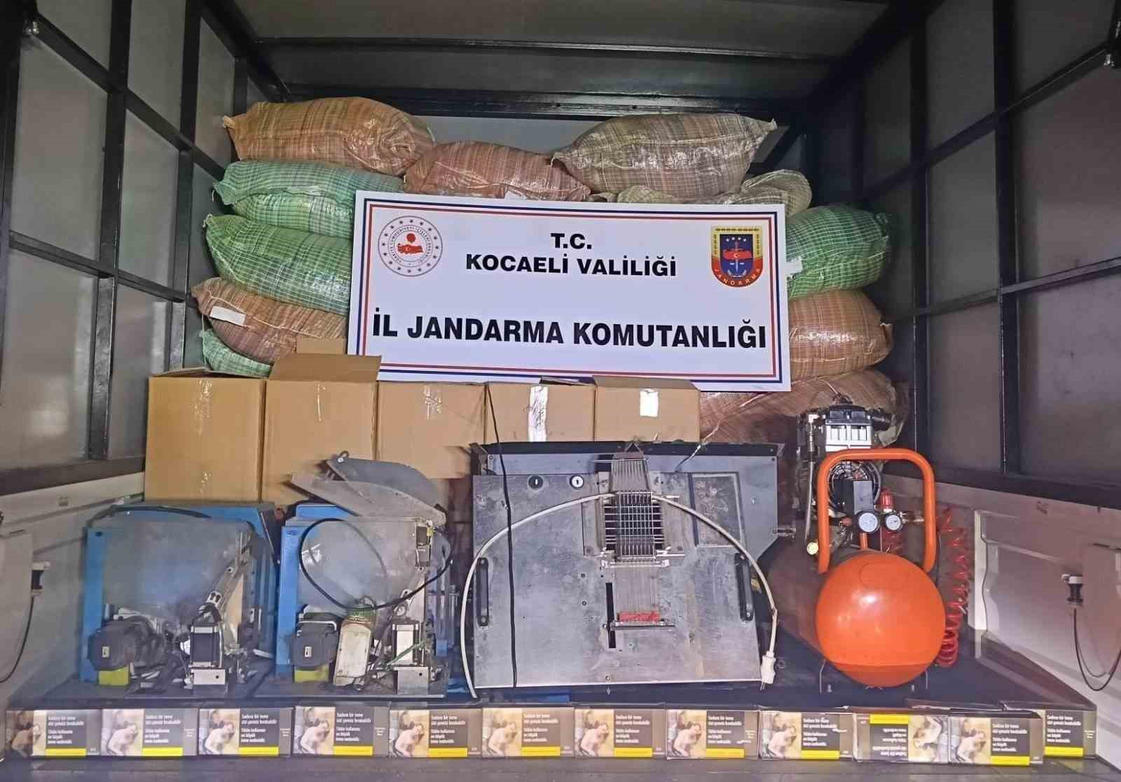 Ka&ccedil;ak t&uuml;t&uuml;n operasyonunda 1 milyon 550 bin liralık &uuml;r&uuml;n ele ge&ccedil;irildi
