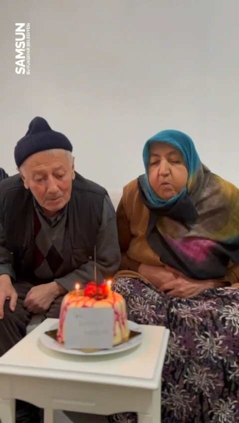 74 yaşında ilk defa doğum g&uuml;n&uuml; kutladı
