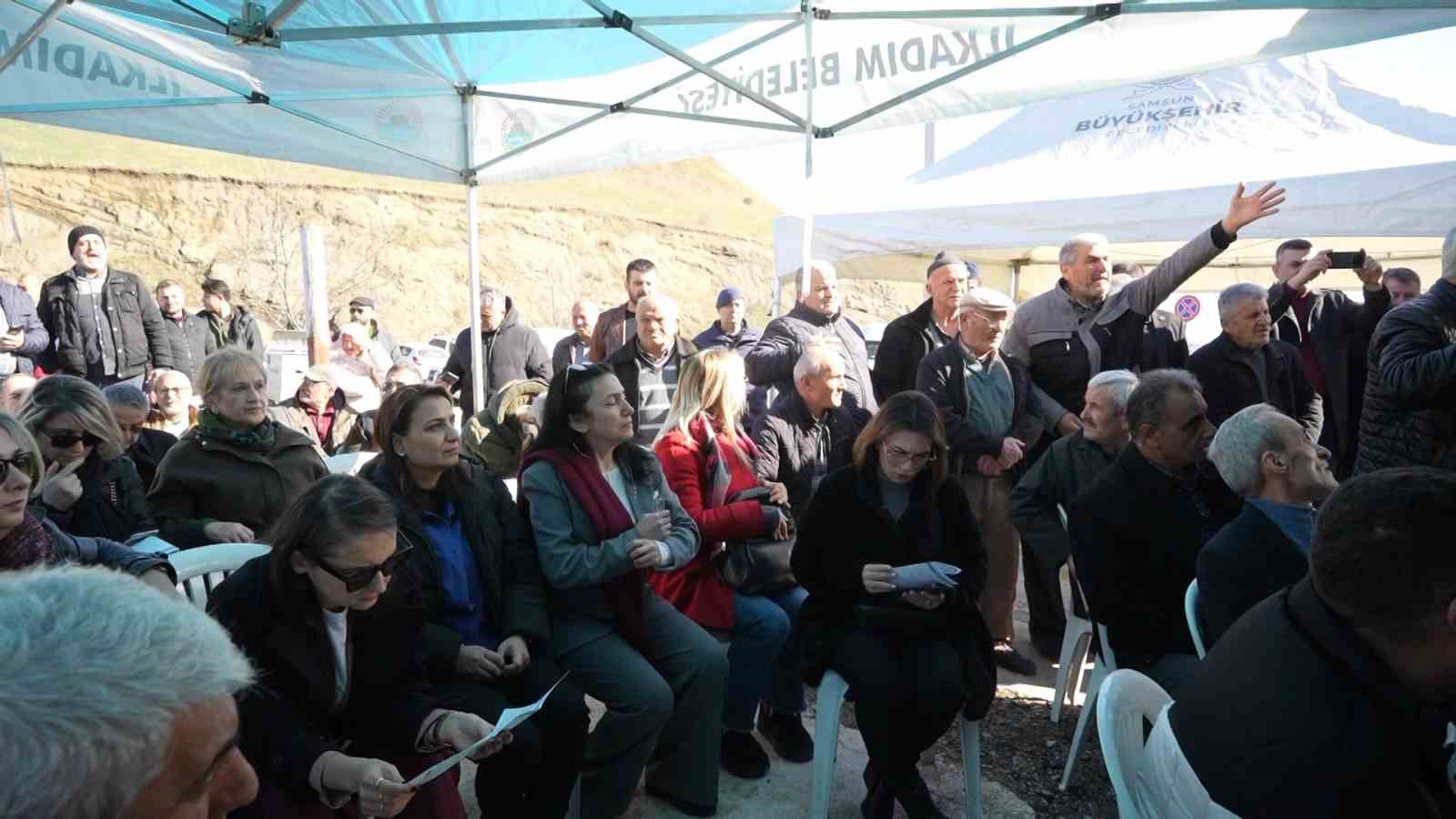 Samsun&rsquo;da atık tesisi toplantısında gergin anlar
