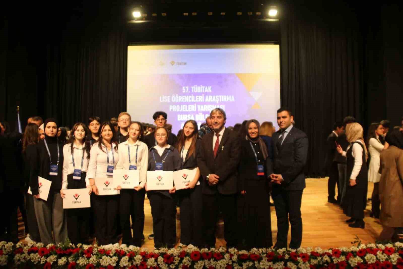 K&uuml;tahyalı liseler &rsquo;Lise &Ouml;ğrencileri Araştırma Projeleri B&ouml;lge Yarışması&rsquo;ndan &ouml;d&uuml;llerle d&ouml;nd&uuml;
