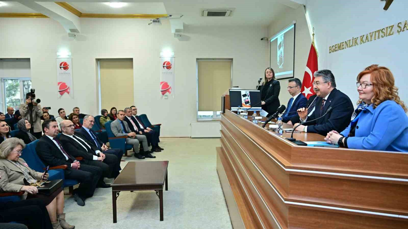 Eskişehir Valiliği&rsquo;nde 46 yıl g&ouml;rev yapan memur emekli oldu
