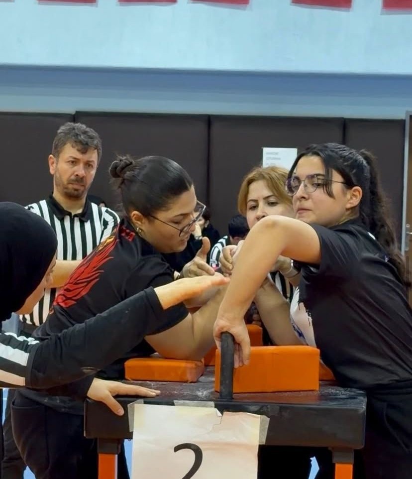 Elazığ&rsquo;a bilek g&uuml;reşinde 4 madalya
