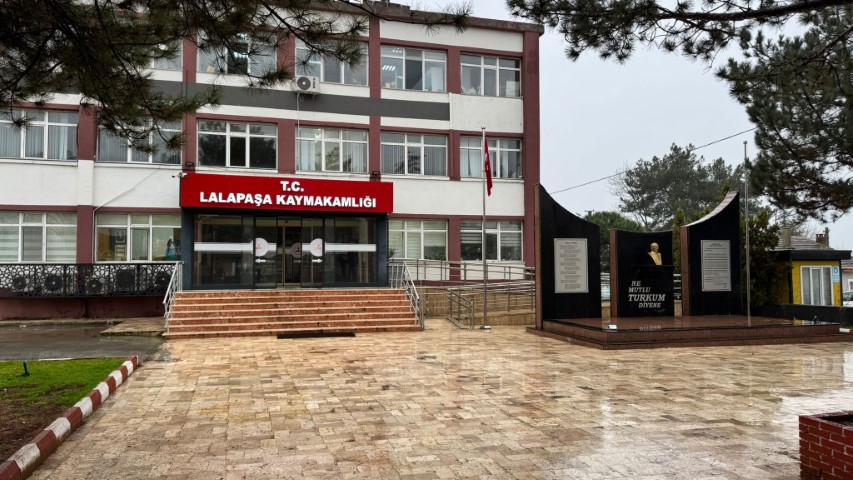 Bakan G&uuml;rlek&rsquo;in ilk hakimlik g&uuml;nlerini anlatan il&ccedil;e esnafı gururlu